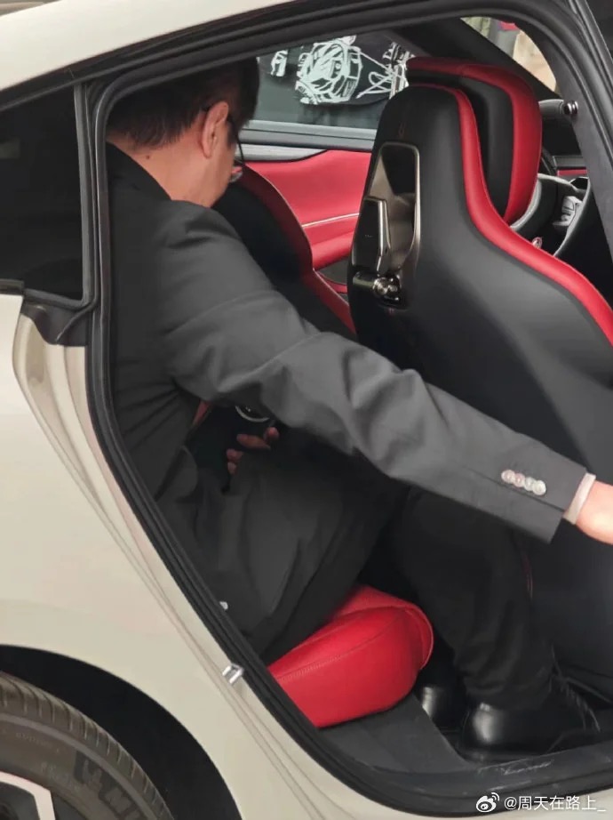 Xe điện SU7 chưa bán đã bị CĐM chê "chật chội", đích thân chủ tịch Xiaomi quay video giải thích cặn kẽ - Ảnh 2