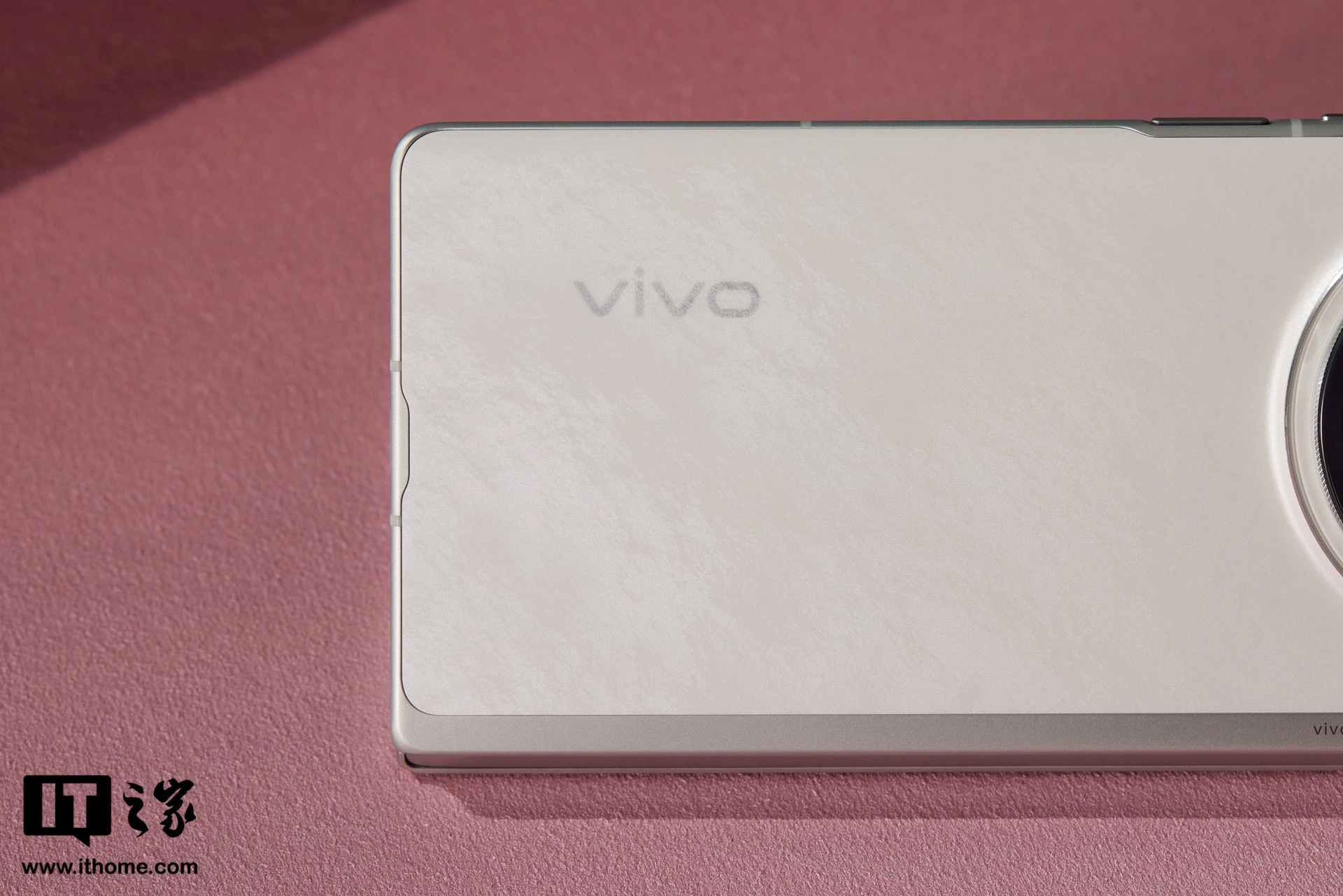 Cận cảnh smartphone màn hình gập mỏng nhẹ nhất thế giới: Nhẹ hơn cả iPhone 15 Pro Max, mỏng chỉ 4.65mm, mà pin vẫn tận 5.500mAh - Ảnh 11