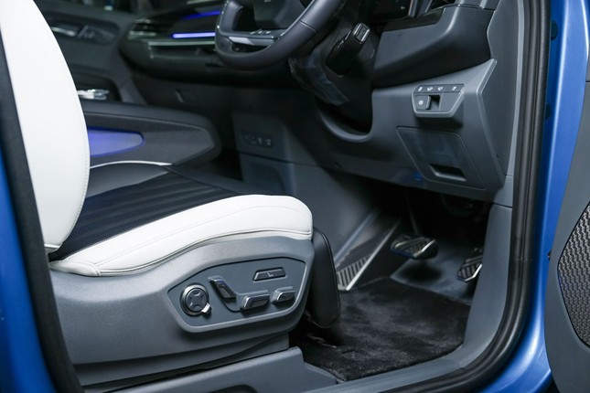 Cận cảnh xe điện Kia EV9 vừa cập bến thị trường Đông Nam Á - Ảnh 19