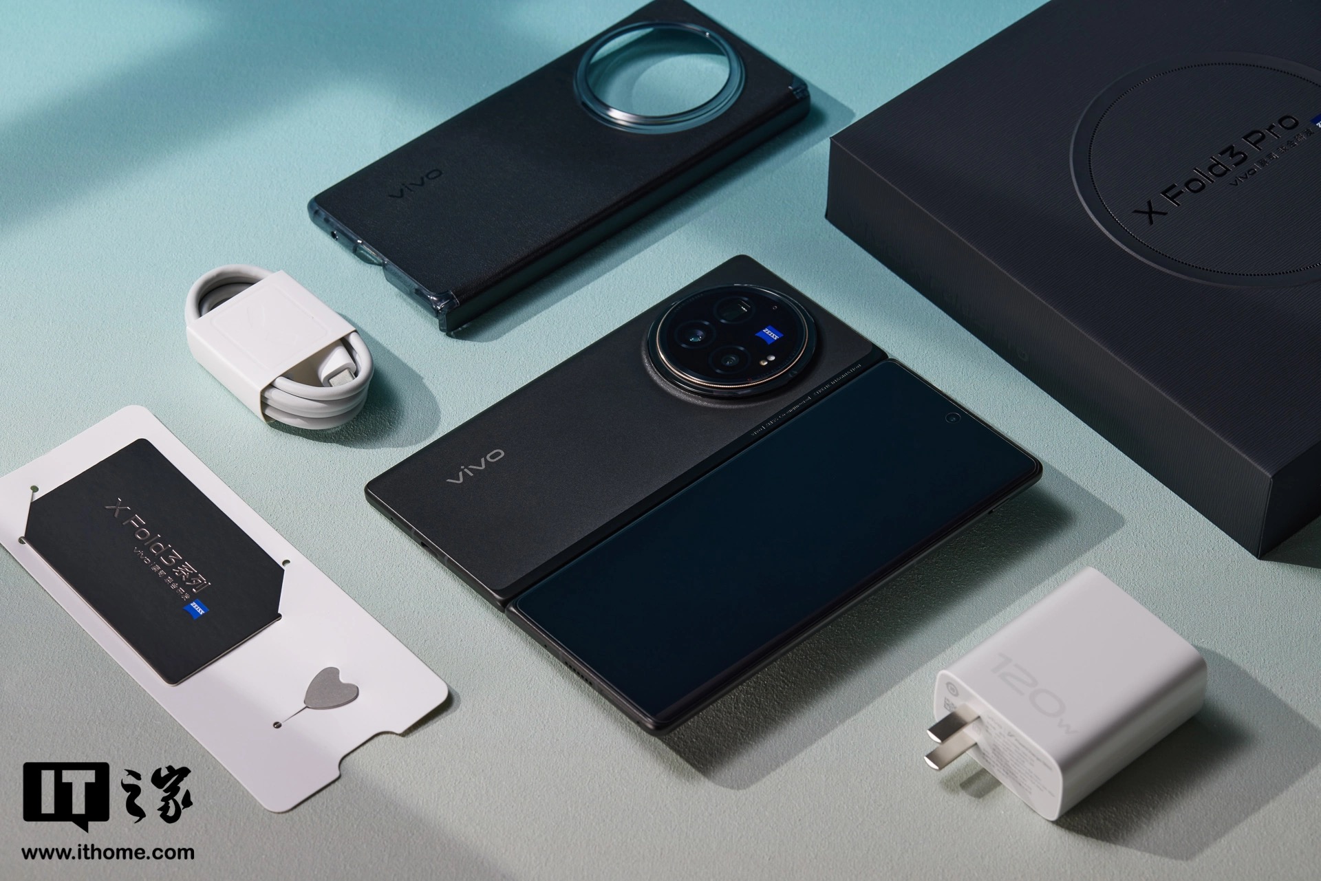 Cận cảnh smartphone màn hình gập mỏng nhẹ nhất thế giới: Nhẹ hơn cả iPhone 15 Pro Max, mỏng chỉ 4.65mm, mà pin vẫn tận 5.500mAh - Ảnh 20