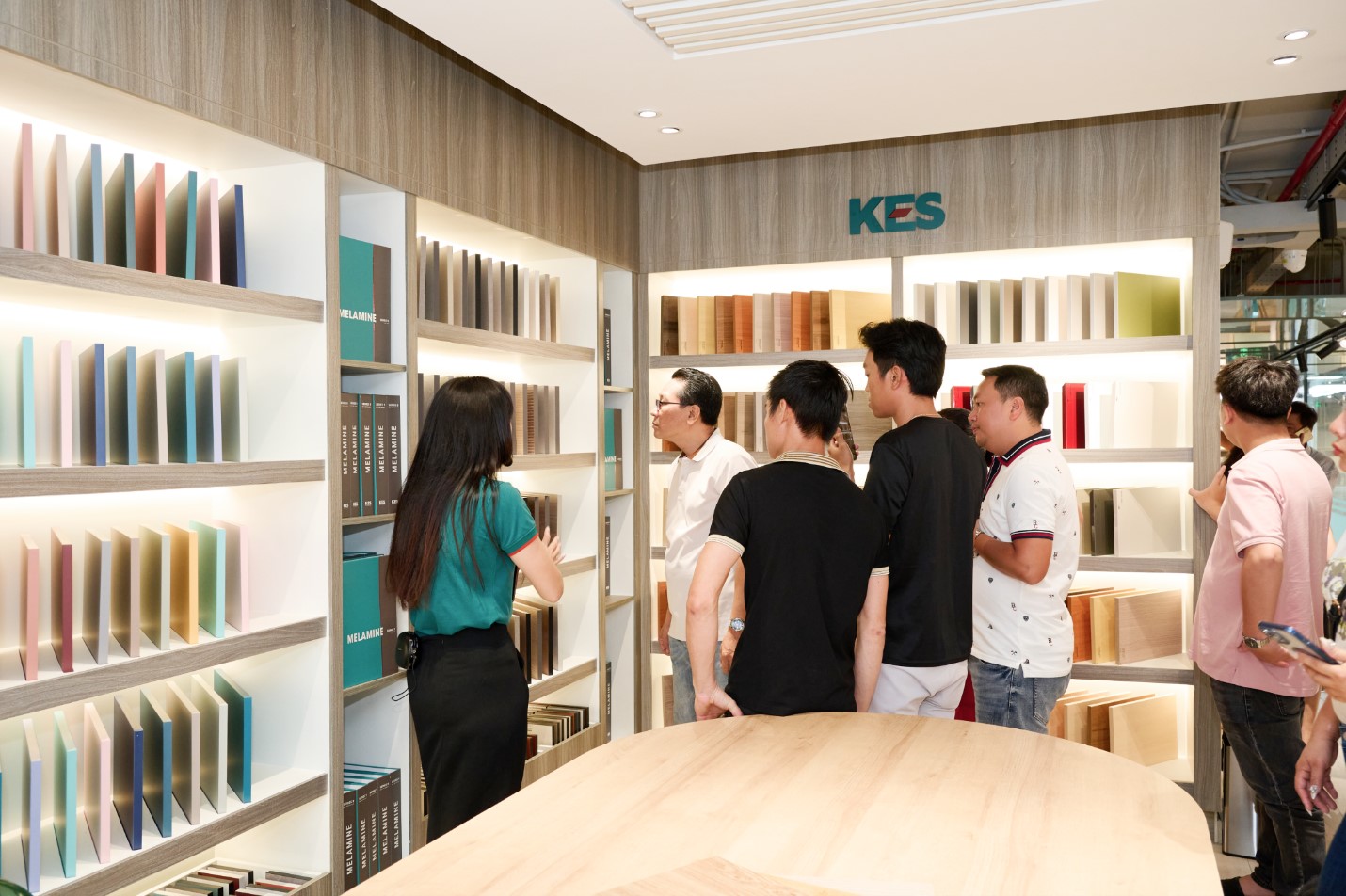 Tập đoàn KES khai trương flagship showroom 1.200m2 tại trung tâm TP.HCM - Ảnh 2