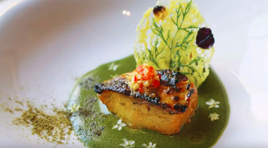 Bữa ăn đắt đỏ tại nhà hàng sao Michelin duy nhất ở TP.HCM khiến khách Tây cũng phải choáng ngợp: Chả giò, bún chả, bánh mì... bỗng hóa thành món ăn thượng lưu - Ảnh 6