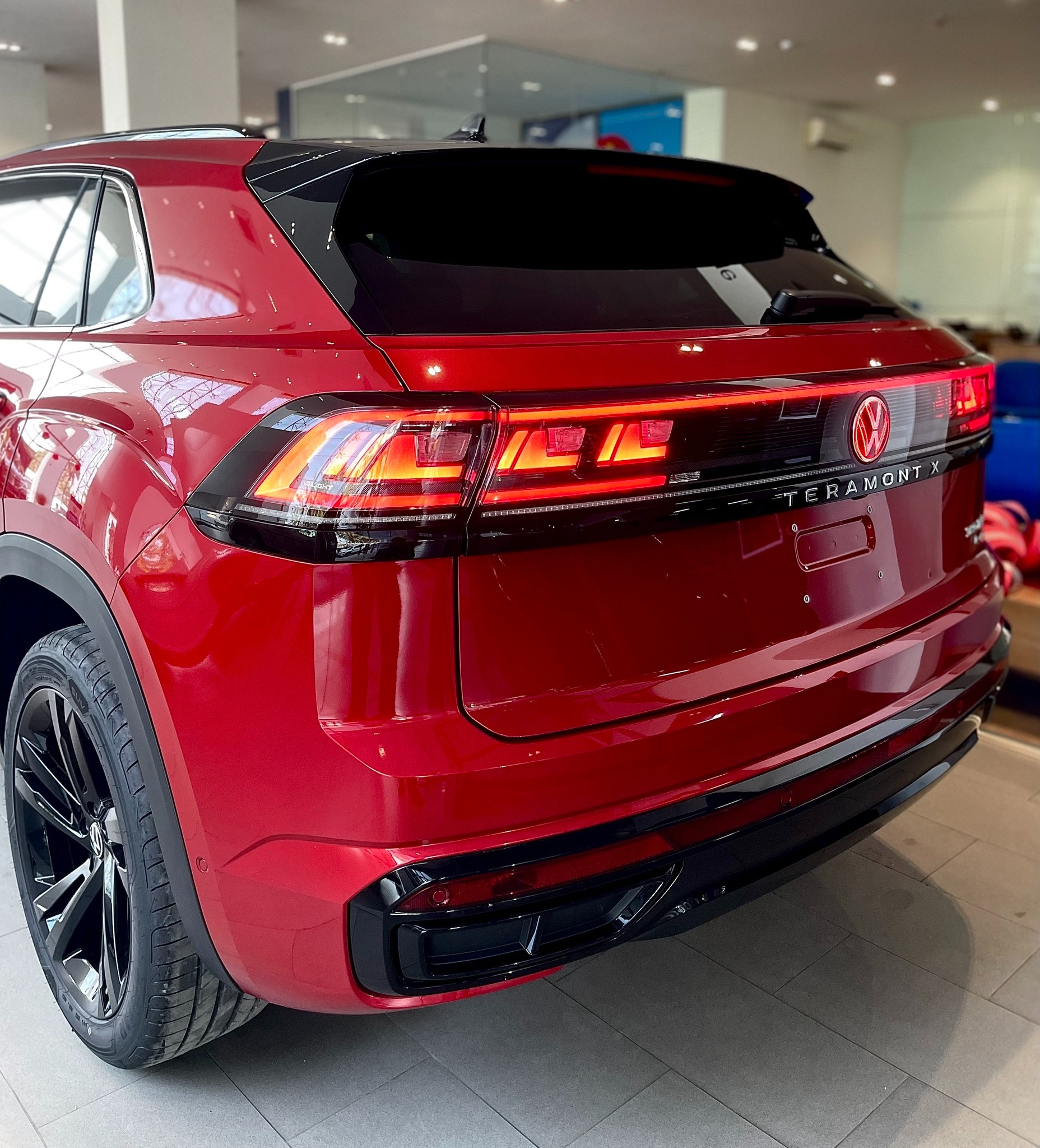 Thực hư VW Viloran và Teramont X tăng giá 20 triệu đồng: Chỉ áp dụng cho màu sơn hot giống Toyota và Ford - Ảnh 3