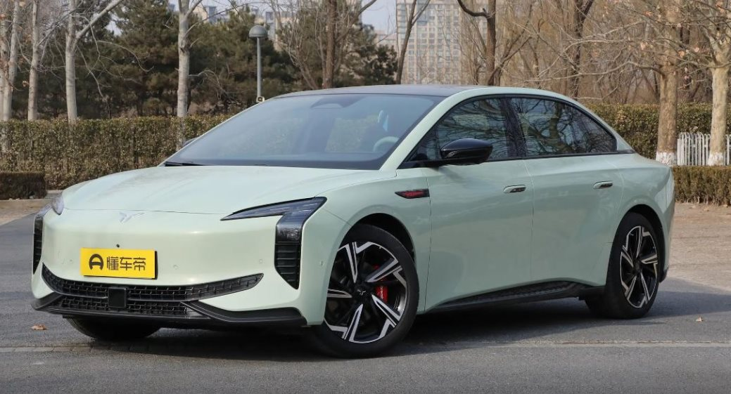 "Rolls-Royce" của Trung Quốc chuẩn bị trình làng bom tấn sedan mới: Phạm vi hoạt động hơn 800 km, giá dự kiến hơn 700 triệu đồng - Ảnh 1