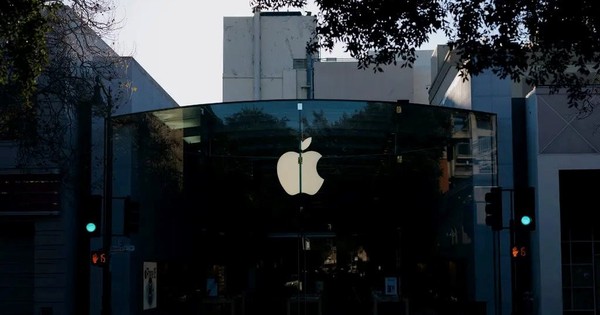 ‘Cáo già’ như Apple cũng có lúc lãng phí 10 năm, đem 10 tỷ USD đi ‘đốt’ thế này đây: Nhân viên gọi là ‘thảm họa Titanic’, báo Mỹ chỉ trích ‘đẽo cày giữa đường’