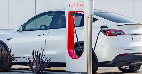 Tesla khai phá 'mỏ vàng' mới: thu nhập khéo còn 'ngon' hơn bán xe điện tới 12 tỷ USD/năm - liệu thương hiệu Việt Nam có học hỏi?