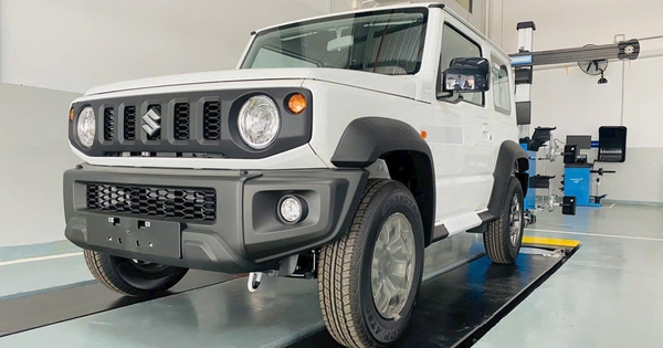 Suzuki Jimny chốt lịch ra mắt tại Việt Nam dù đã có nhiều xe giao khách, đại lý báo giá từ 789 triệu, có bản độ sẵn cho khách thích G 63