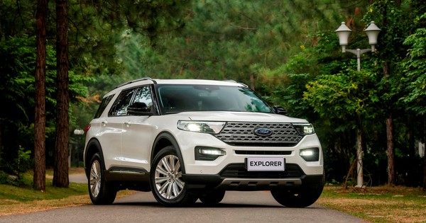 Hết thời bán 'bia kèm lạc', Ford Explorer âm thầm giảm giá khủng gần 500 triệu đồng