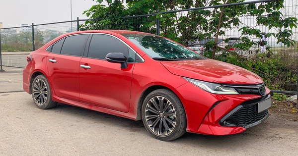 Toyota Corolla Altis GR Sport đầu tiên xuất hiện tại Việt Nam: Ngoại hình hầm hố khác hẳn phong cách ‘doanh nhân’, đấu Civic RS