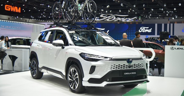 Ảnh thực tế Toyota Corolla Cross 2024: Thiết kế kiểu xe điện, thêm nhiều tiện nghi hiện đại, sắp về Việt Nam làm khó CX-30