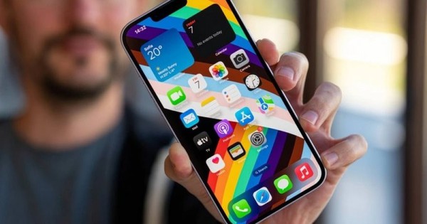 Loạt smartphone "siêu phẩm" đang giảm giá mạnh: iPhone 11 và 12 phá vỡ lịch sử; iPhone 13,14,15, Galaxy Z Flip5... cùng chạm đáy