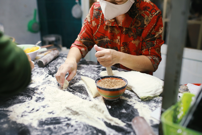 Xe bánh tiêu "chảnh" nhất Việt Nam: Mở bán nhưng 15 phút sau báo... hết bánh, bà chủ không trả lời bất kỳ câu hỏi nào! - Ảnh 5