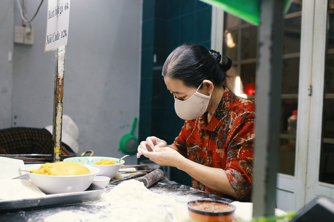 Xe bánh tiêu "chảnh" nhất Việt Nam: Mở bán nhưng 15 phút sau báo... hết bánh, bà chủ không trả lời bất kỳ câu hỏi nào! - Ảnh 3