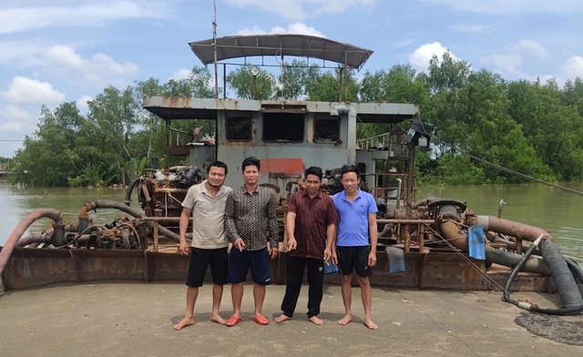 Ông trùm cát lậu thu hàng chục tỉ, chi 3 tỉ đồng cho cựu công an chạy tội - Ảnh 1