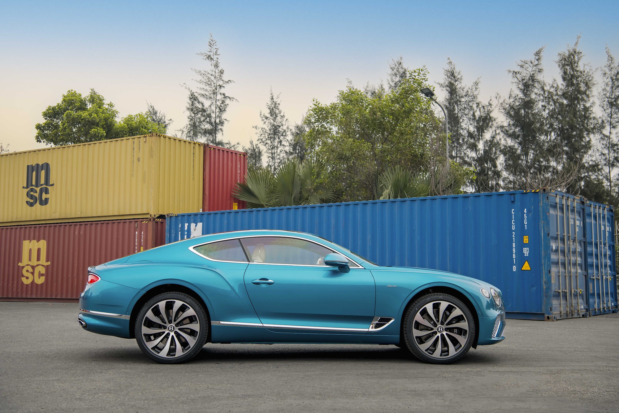 Bentley Continental GT Azure V8 độc bản về Việt Nam: Màu sơn lần đầu xuất hiện, giá gần 22 tỷ đồng - Ảnh 3