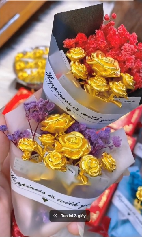 Theo cơn sốt giá, những bông hoa vàng 24K đang khiến chị em xuýt xoa còn cánh mày râu... ngậm ngùi than thở - Ảnh 9