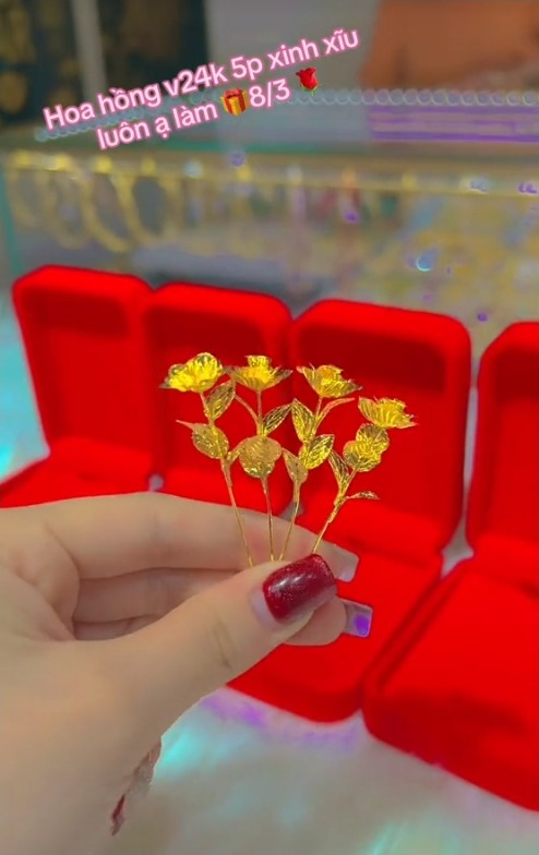 Theo cơn sốt giá, những bông hoa vàng 24K đang khiến chị em xuýt xoa còn cánh mày râu... ngậm ngùi than thở - Ảnh 13