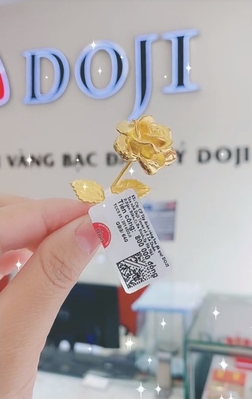 Theo cơn sốt giá, những bông hoa vàng 24K đang khiến chị em xuýt xoa còn cánh mày râu... ngậm ngùi than thở - Ảnh 5