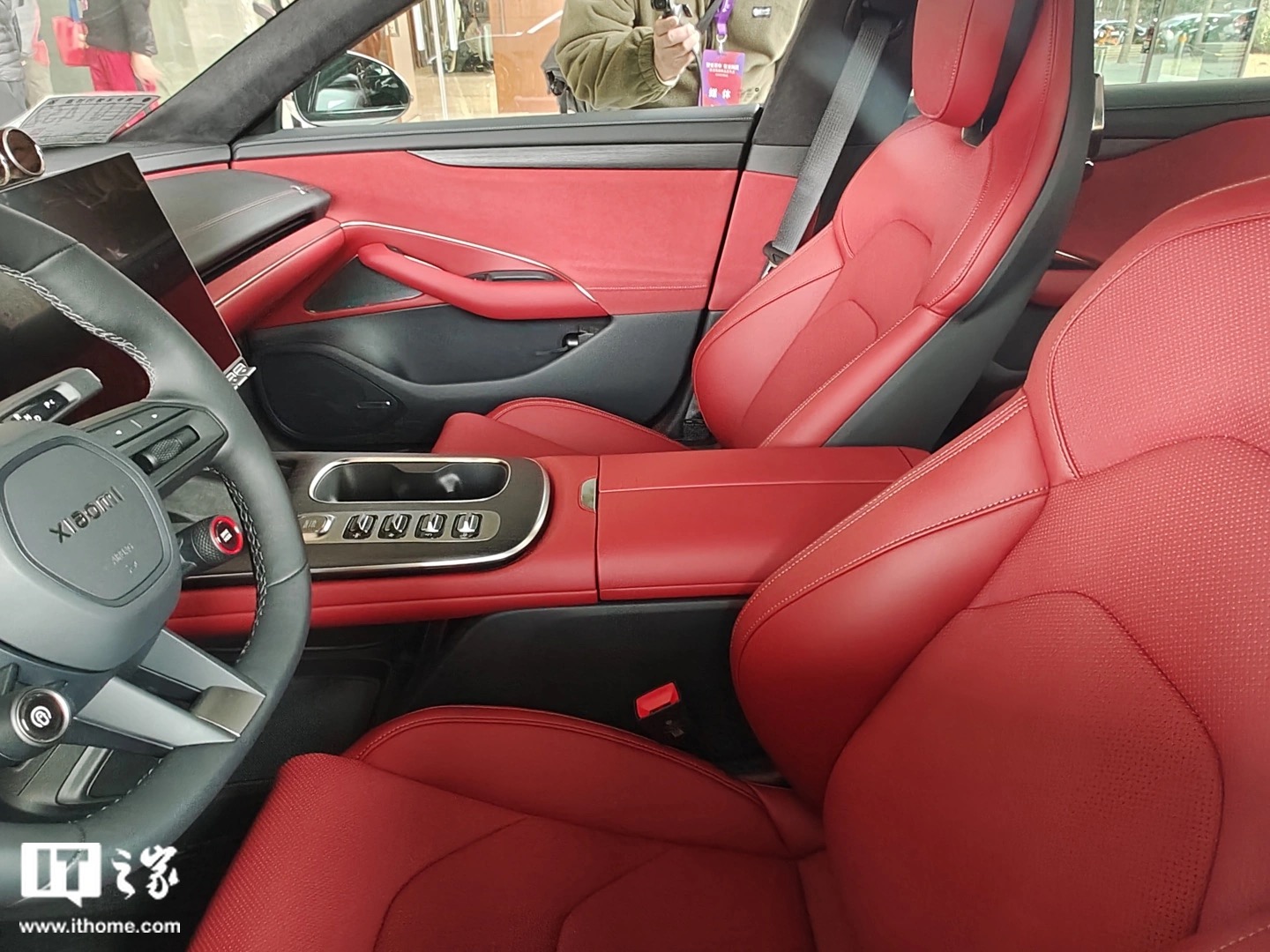 [Video] Cận cảnh xe điện Xiaomi SU7 Max "bằng xương bằng thịt" của chủ tịch Xiaomi: Đẹp mê hồn! - Ảnh 4