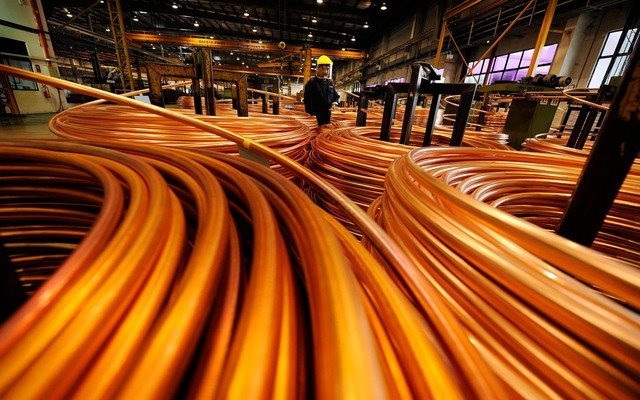 Ngược chiều quặng sắt, kim loại được xem là thước đo "sức khỏe" của nền kinh tế toàn cầu bất ngờ bật tăng cao nhất 11 tháng - Ảnh 1