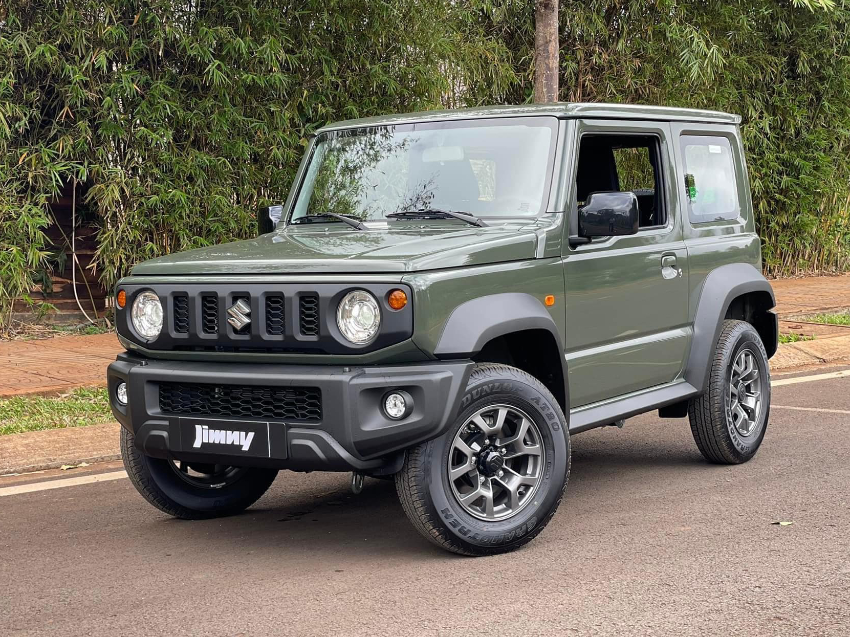 Suzuki Jimny chốt lịch ra mắt tại Việt Nam dù đã có nhiều xe giao khách, đại lý báo giá từ 789 triệu, có bản độ sẵn cho khách thích G 63 - Ảnh 2