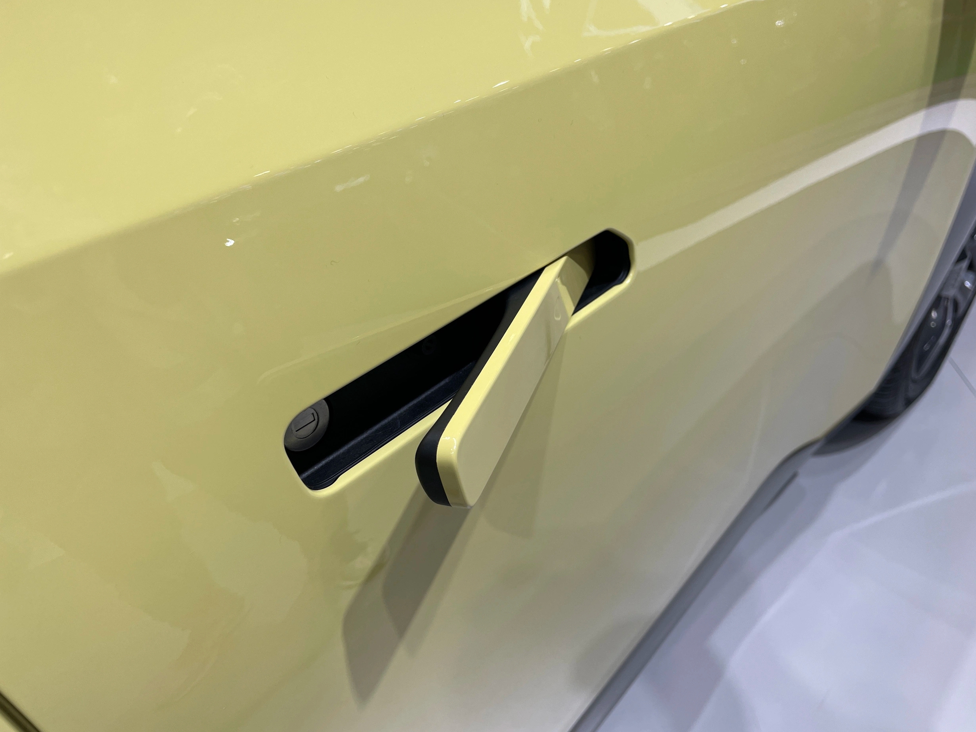 Tới BIMS 2024 thấy rõ xe Trung Quốc nhái thế nào: Đề nổ như Mercedes, tay nắm cửa Lamborghini, cửa Tesla và nhiều thứ không thể ngờ tới - Ảnh 5