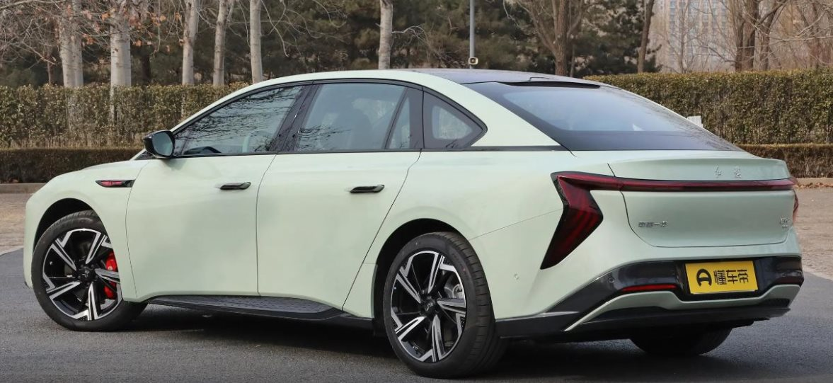 "Rolls-Royce" của Trung Quốc chuẩn bị trình làng bom tấn sedan mới: Phạm vi hoạt động hơn 800 km, giá dự kiến hơn 700 triệu đồng - Ảnh 4