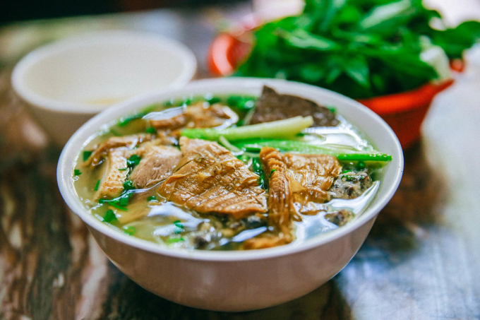 Quán bún ngan nổi tiếng Hà Nội mắng khách như tát nước vào mặt gây tranh cãi: Thời đại nào rồi còn kiểu "miếng ăn là miếng nhục"? - Ảnh 1