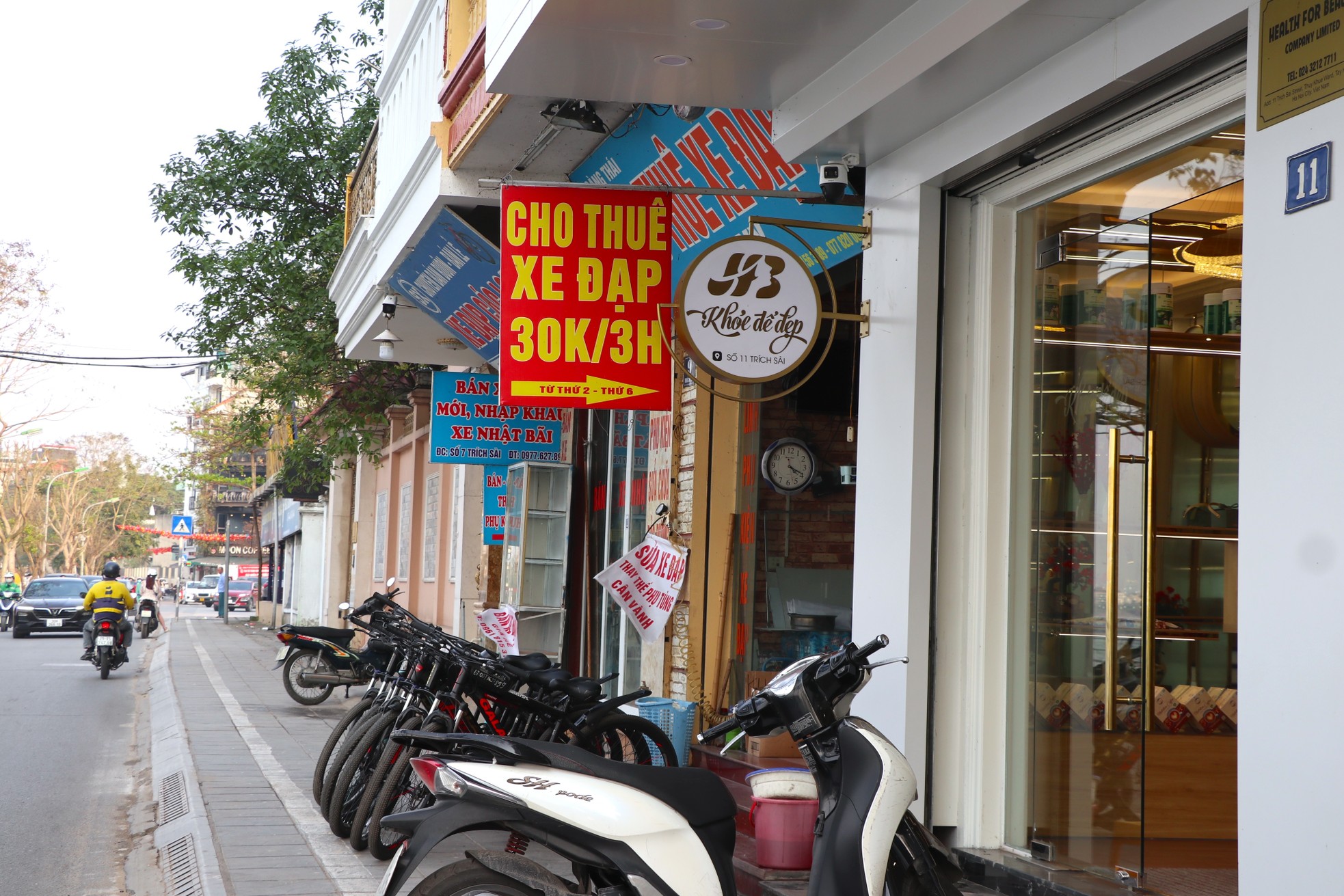 Nắng lên, dịch vụ cho thuê xe đạp ở hồ Tây sôi động, thu tiền triệu mỗi ngày - Ảnh 5