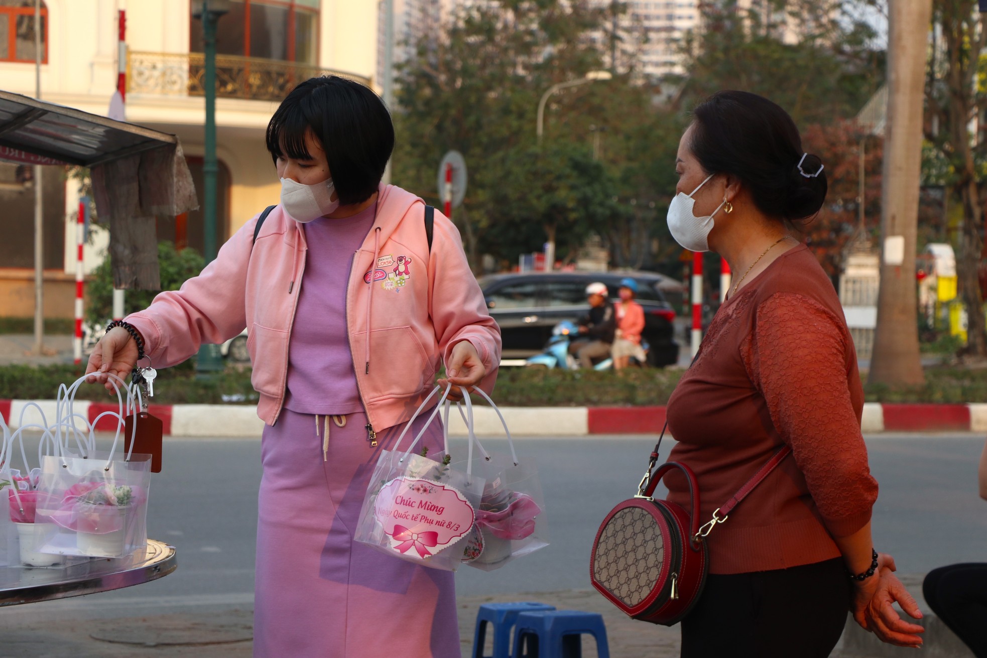 Sen đá lạ mắt hút khách dịp Quốc tế Phụ nữ 8/3 - Ảnh 3