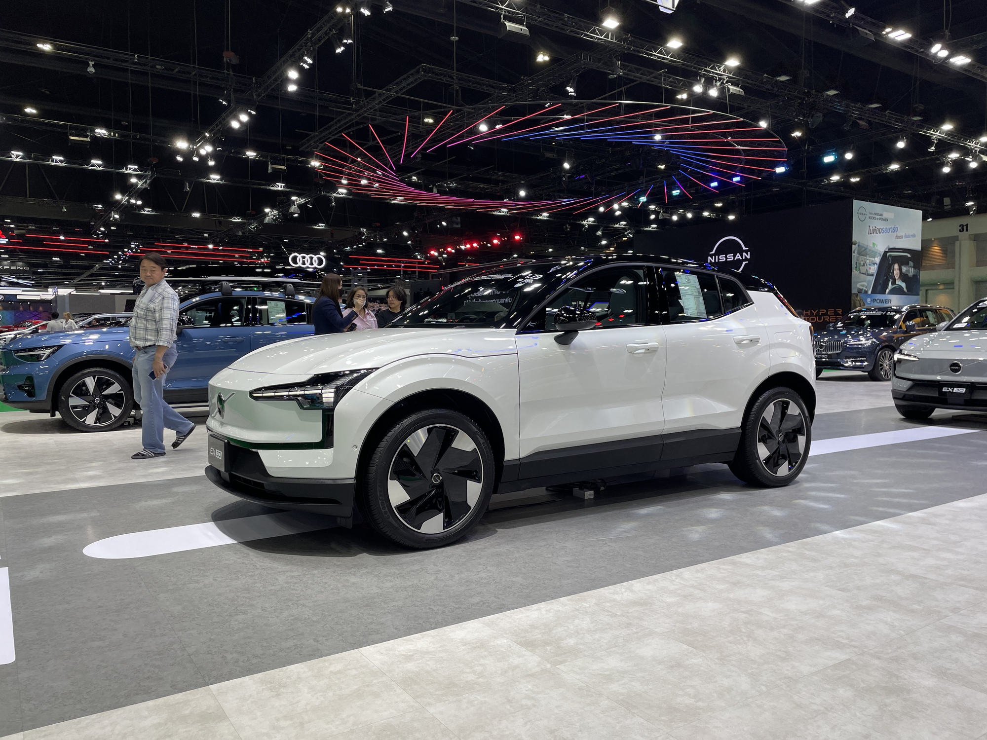 Xem trước Volvo EX30 tại BIMS trước khi về Việt Nam: Giá quy đổi hơn 1 tỷ, nhỏ, chật, mạnh, nhiều công nghệ - Ảnh 9