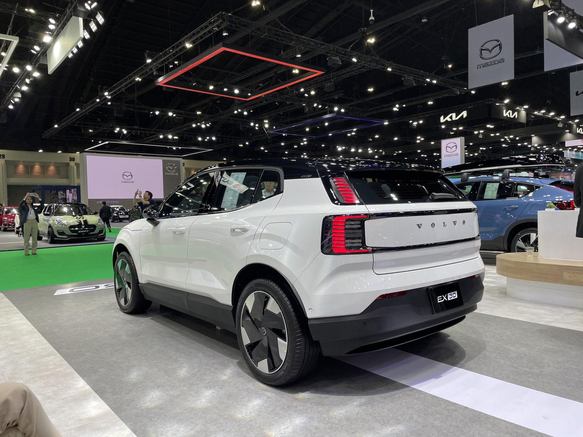 Xem trước Volvo EX30 tại BIMS trước khi về Việt Nam: Giá quy đổi hơn 1 tỷ, nhỏ, chật, mạnh, nhiều công nghệ - Ảnh 10