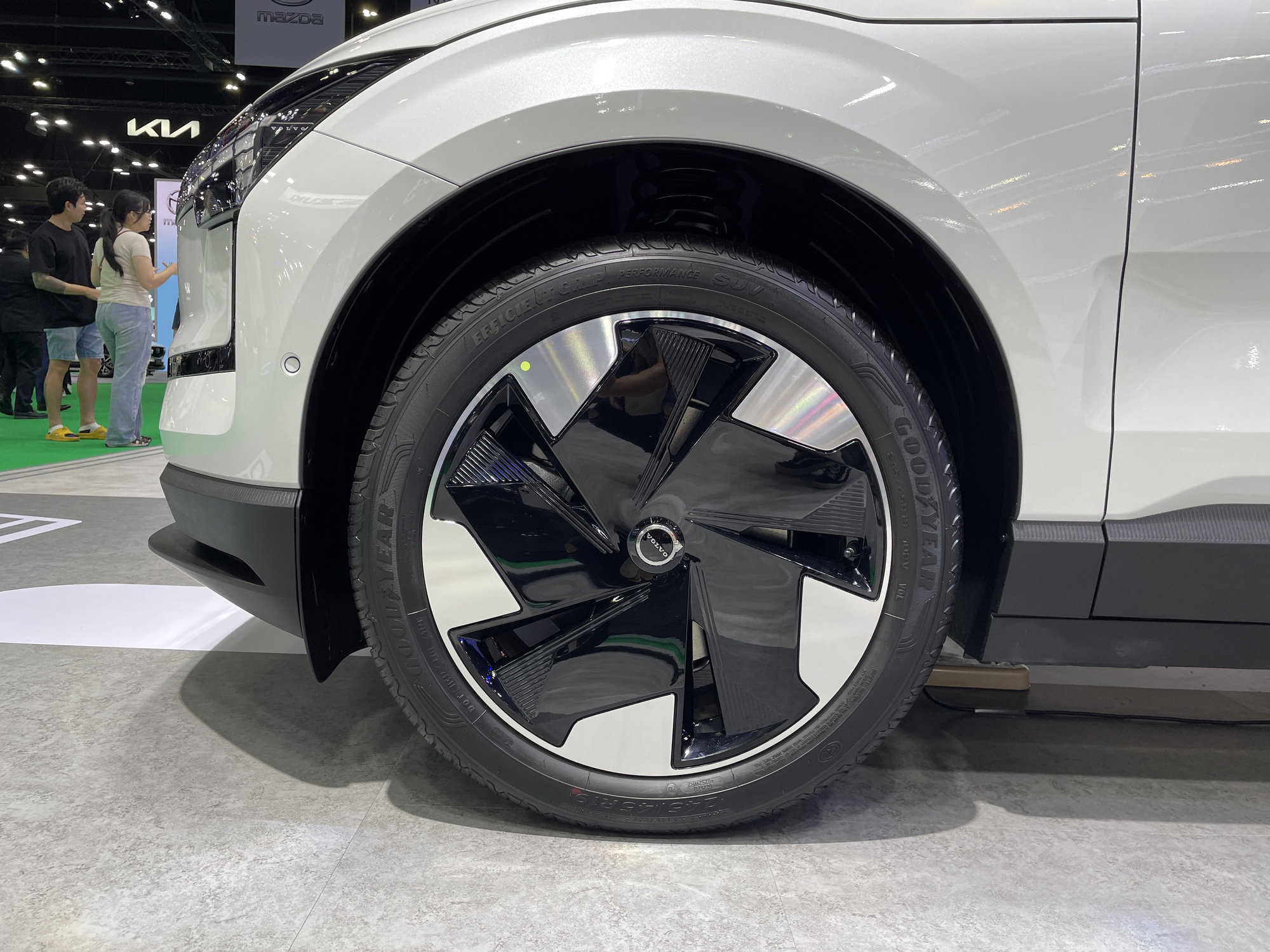 Xem trước Volvo EX30 tại BIMS trước khi về Việt Nam: Giá quy đổi hơn 1 tỷ, nhỏ, chật, mạnh, nhiều công nghệ - Ảnh 12