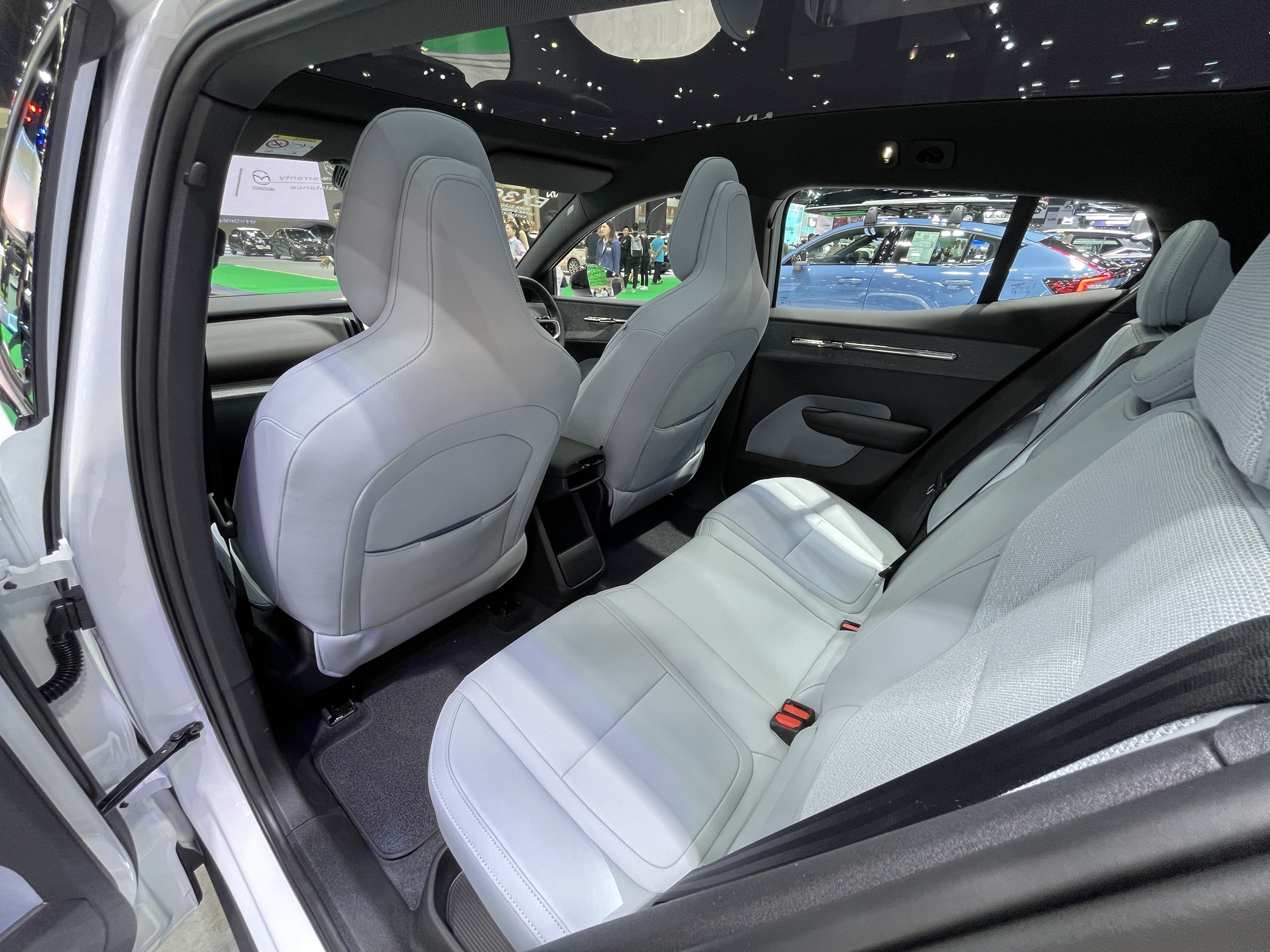 Xem trước Volvo EX30 tại BIMS trước khi về Việt Nam: Giá quy đổi hơn 1 tỷ, nhỏ, chật, mạnh, nhiều công nghệ - Ảnh 19