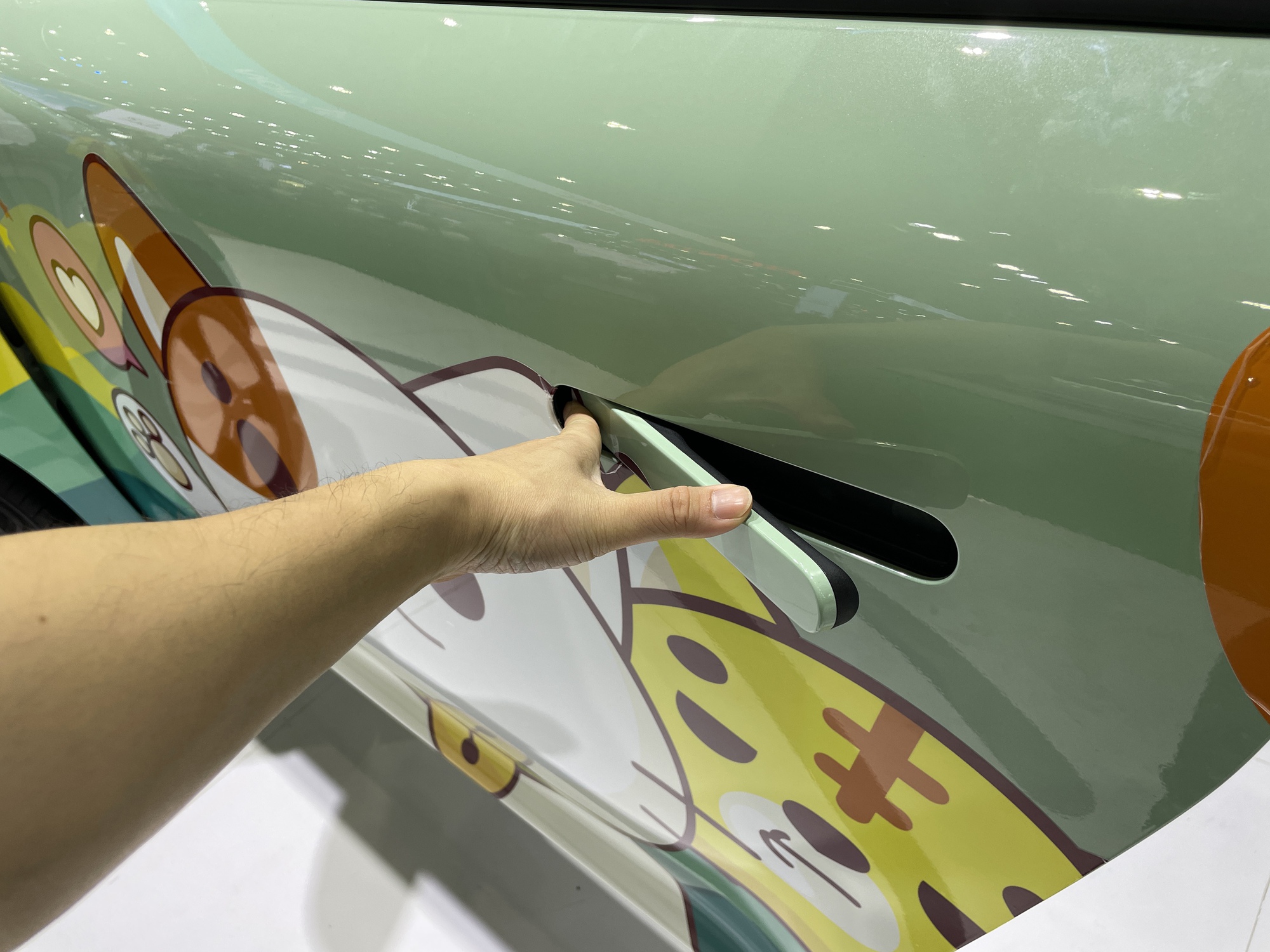 Tới BIMS 2024 thấy rõ xe Trung Quốc nhái thế nào: Đề nổ như Mercedes, tay nắm cửa Lamborghini, cửa Tesla và nhiều thứ không thể ngờ tới - Ảnh 9