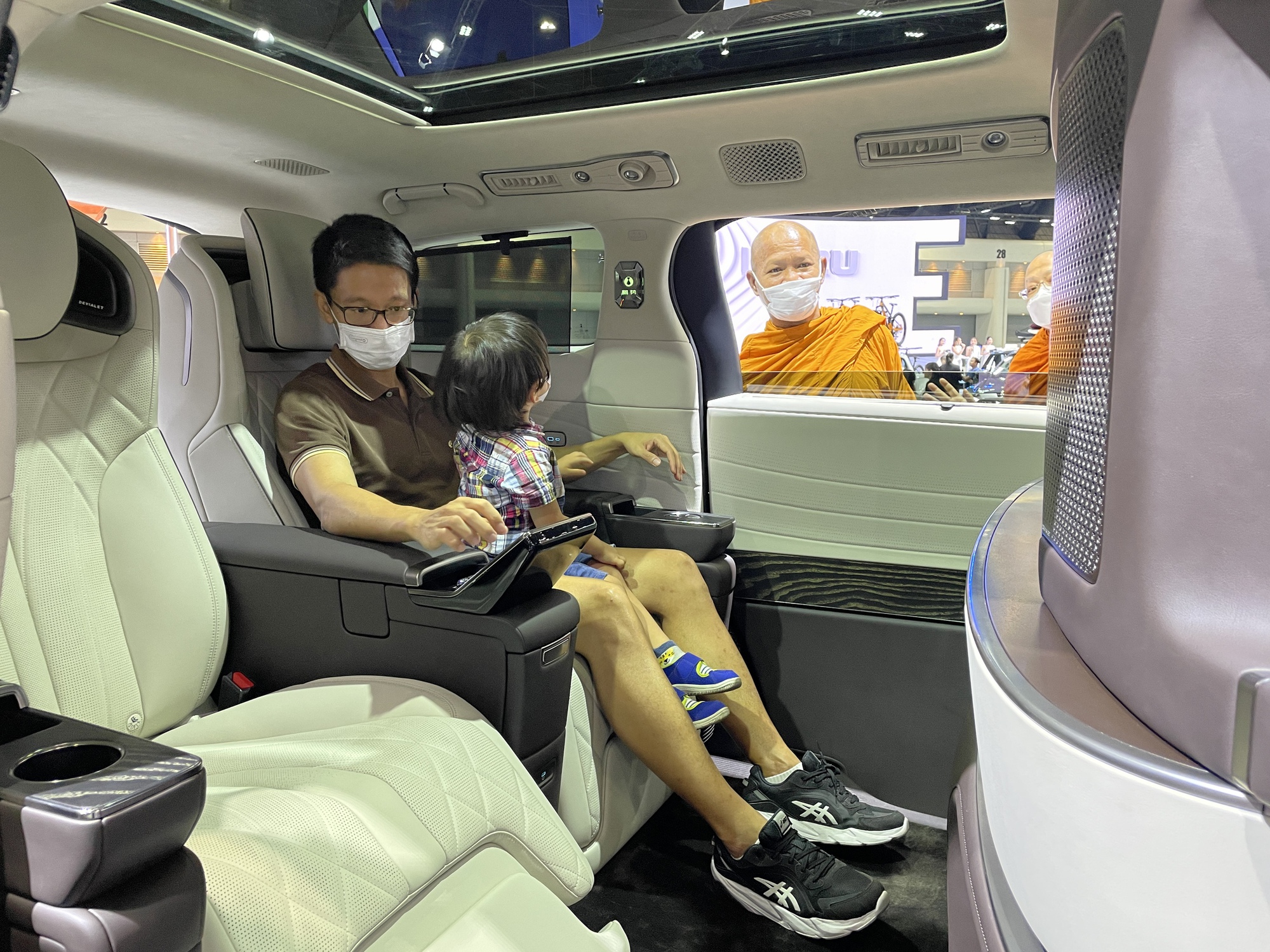 Tới BIMS 2024 thấy rõ xe Trung Quốc nhái thế nào: Đề nổ như Mercedes, tay nắm cửa Lamborghini, cửa Tesla và nhiều thứ không thể ngờ tới - Ảnh 17