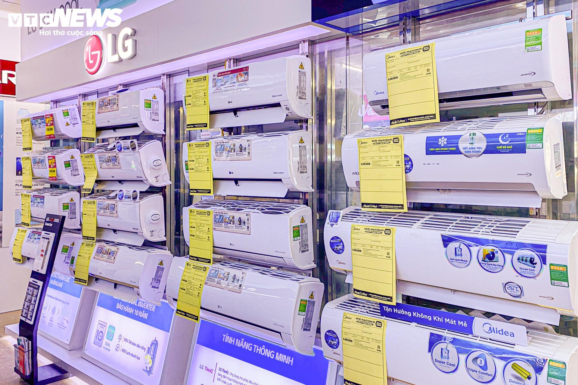 Siêu thị điện máy Hà Nội dồn dập giảm giá sản phẩm, hút khách đầu hè - Ảnh 5