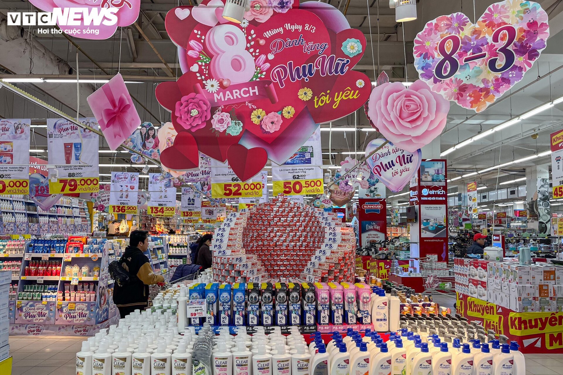 Muôn vàn khuyến mại, giảm giá đón ngày 8/3 - Ảnh 2