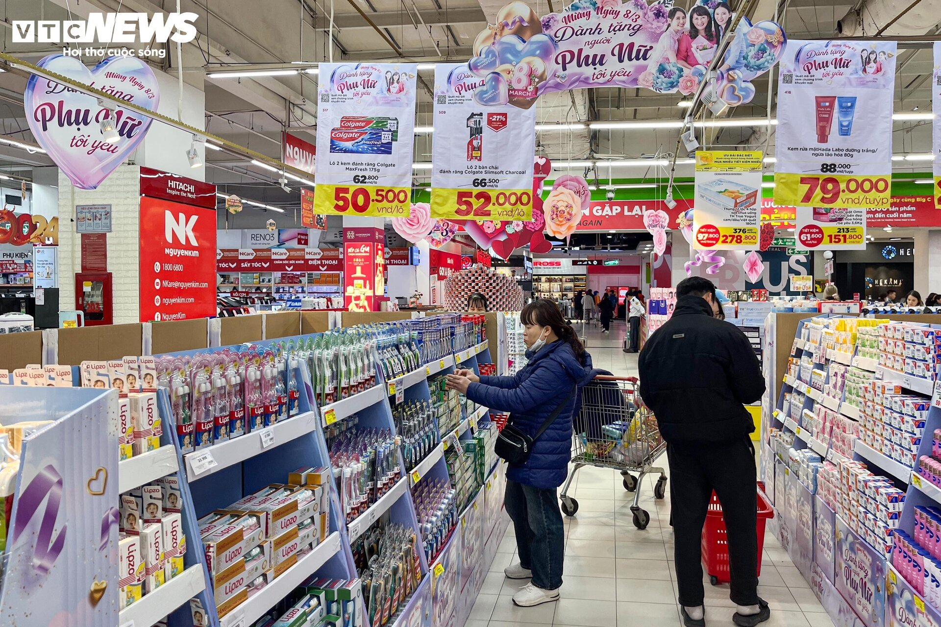 Muôn vàn khuyến mại, giảm giá đón ngày 8/3 - Ảnh 8