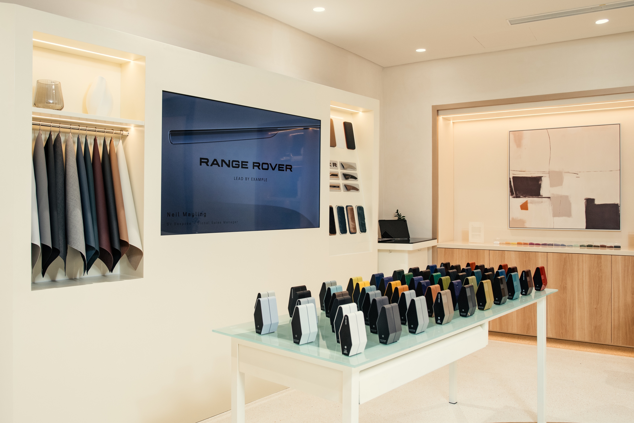 Hai dòng Range Rover đỉnh nhất Việt Nam đã có thể cá nhân hóa ngay tại Hà Nội - Ảnh 7