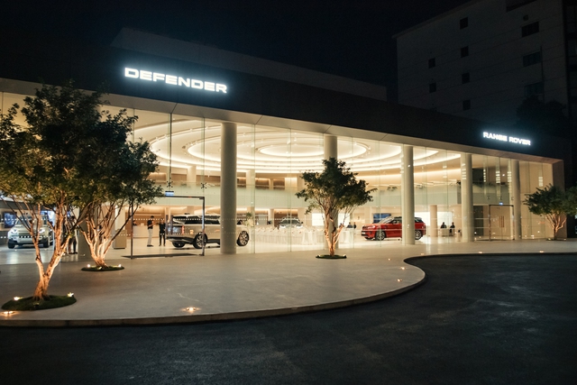 Hai dòng Range Rover đỉnh nhất Việt Nam đã có thể cá nhân hóa ngay tại Hà Nội - Ảnh 1