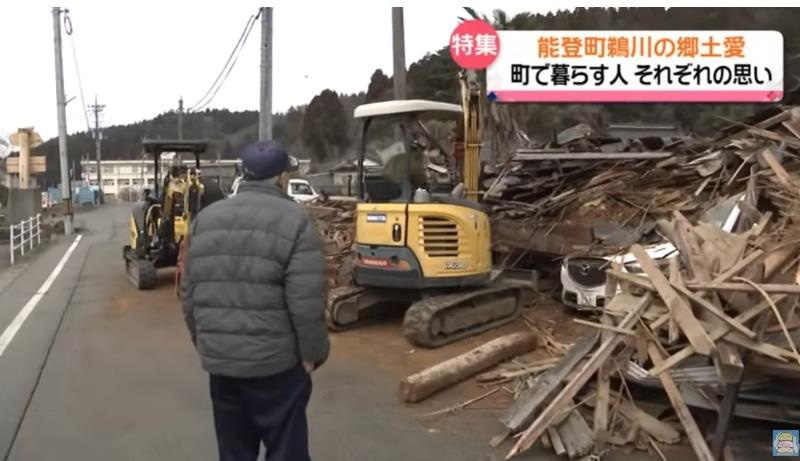 Ai chê Mazda CX-5 mỏng manh nên xem clip này: Hứng trọn ‘combo’ động đất, sập nhà vẫn chạy được bình thường - Ảnh 3