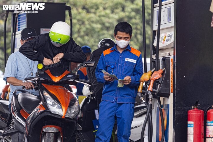 Người tiêu dùng có buộc phải lấy hóa đơn bán lẻ xăng dầu? - Ảnh 1