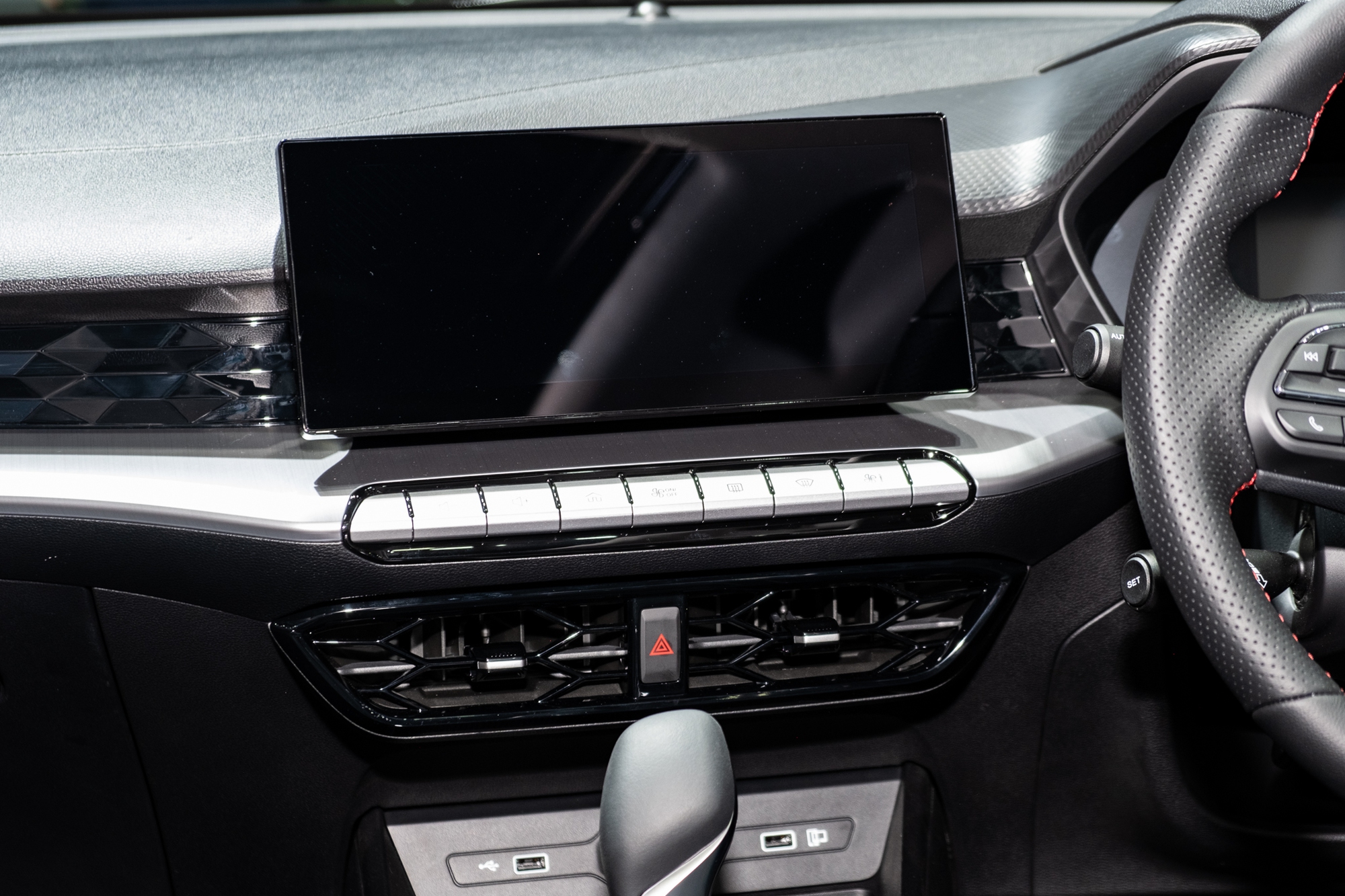 Khách Việt sẽ dễ thích bản MG5 này: Giá quy đổi từ hơn 380 triệu, hầm hố như xe thể thao, thêm công nghệ an toàn - Ảnh 14