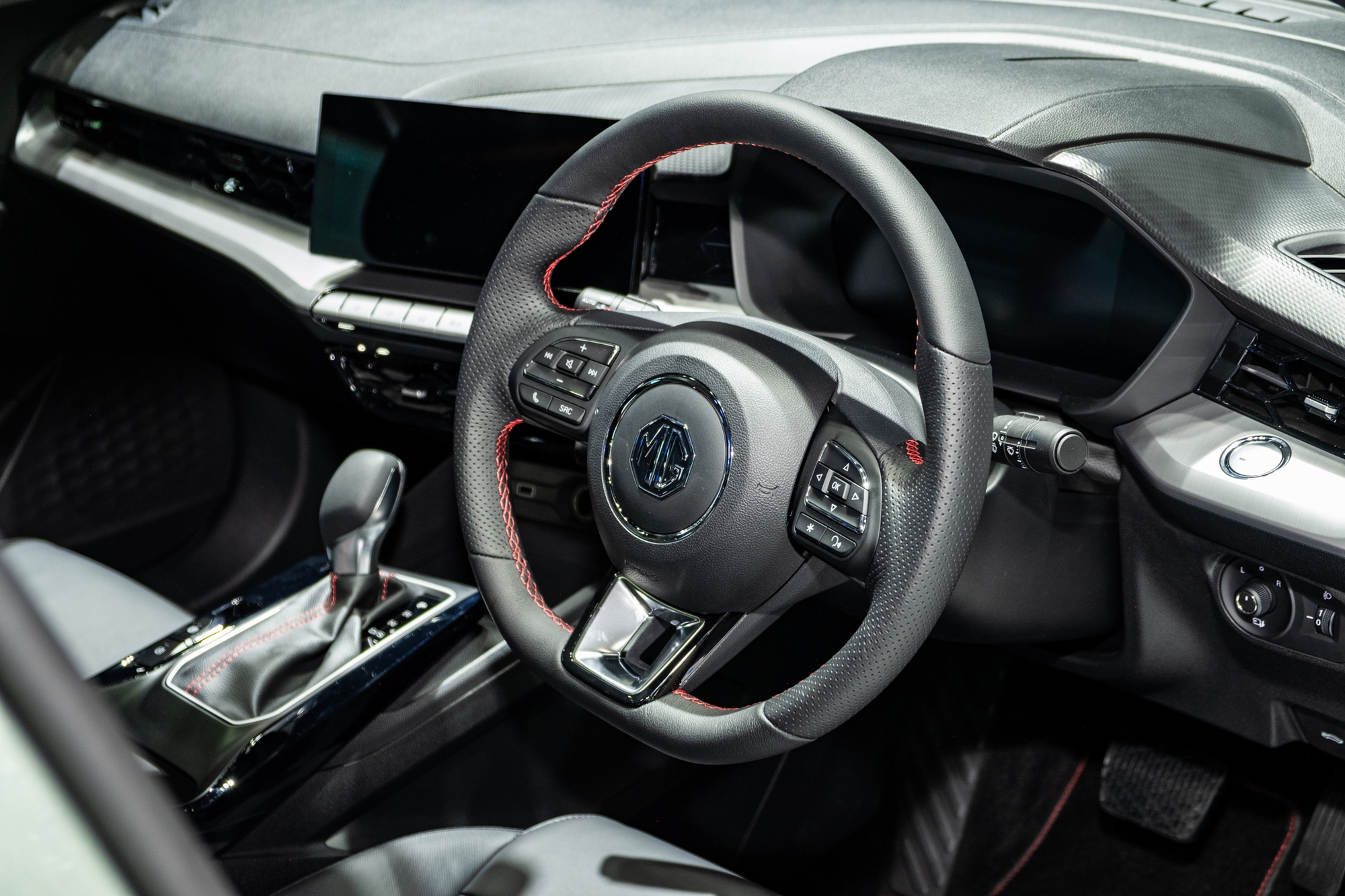 Khách Việt sẽ dễ thích bản MG5 này: Giá quy đổi từ hơn 380 triệu, hầm hố như xe thể thao, thêm công nghệ an toàn - Ảnh 13