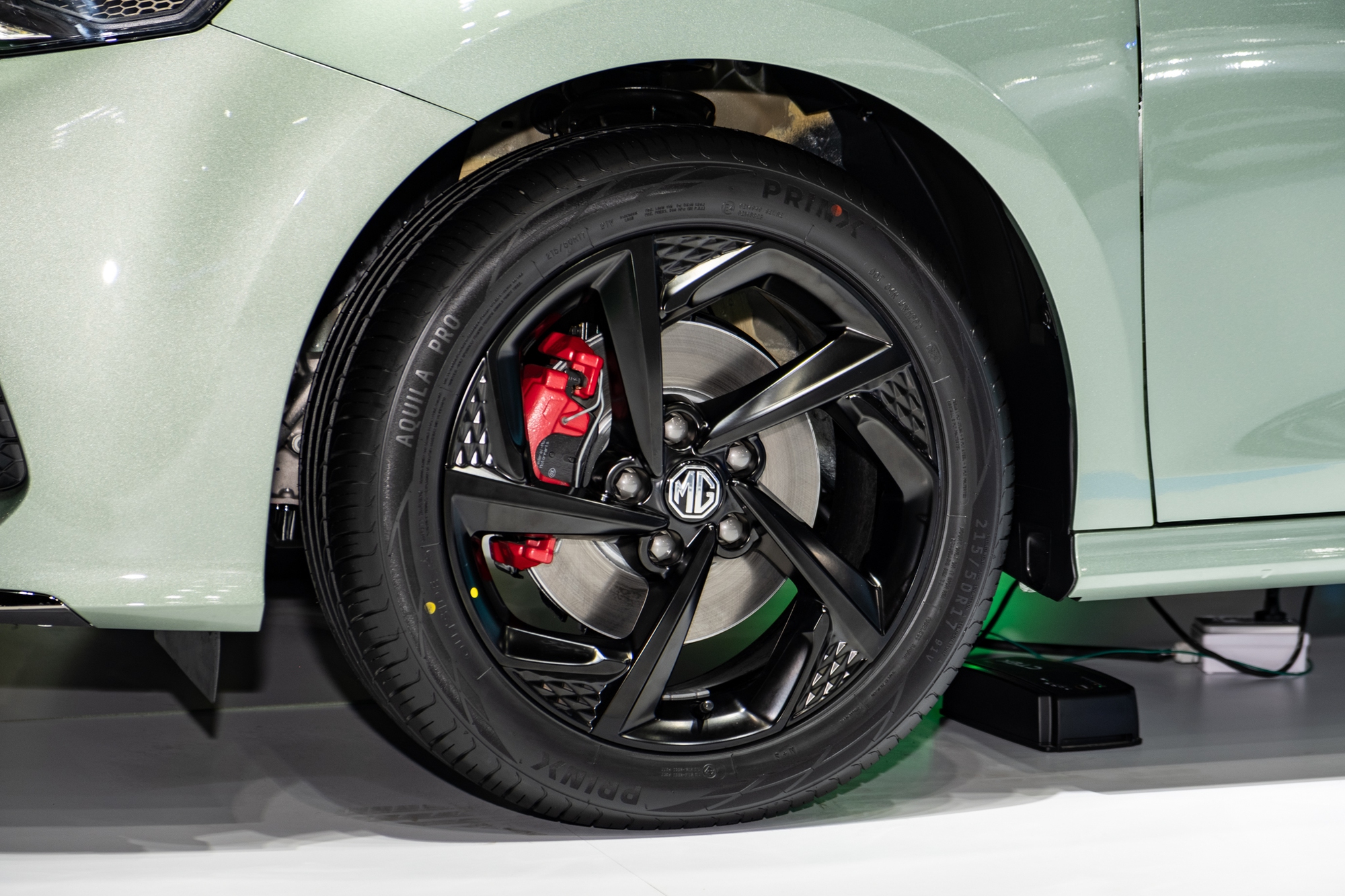 Khách Việt sẽ dễ thích bản MG5 này: Giá quy đổi từ hơn 380 triệu, hầm hố như xe thể thao, thêm công nghệ an toàn - Ảnh 5