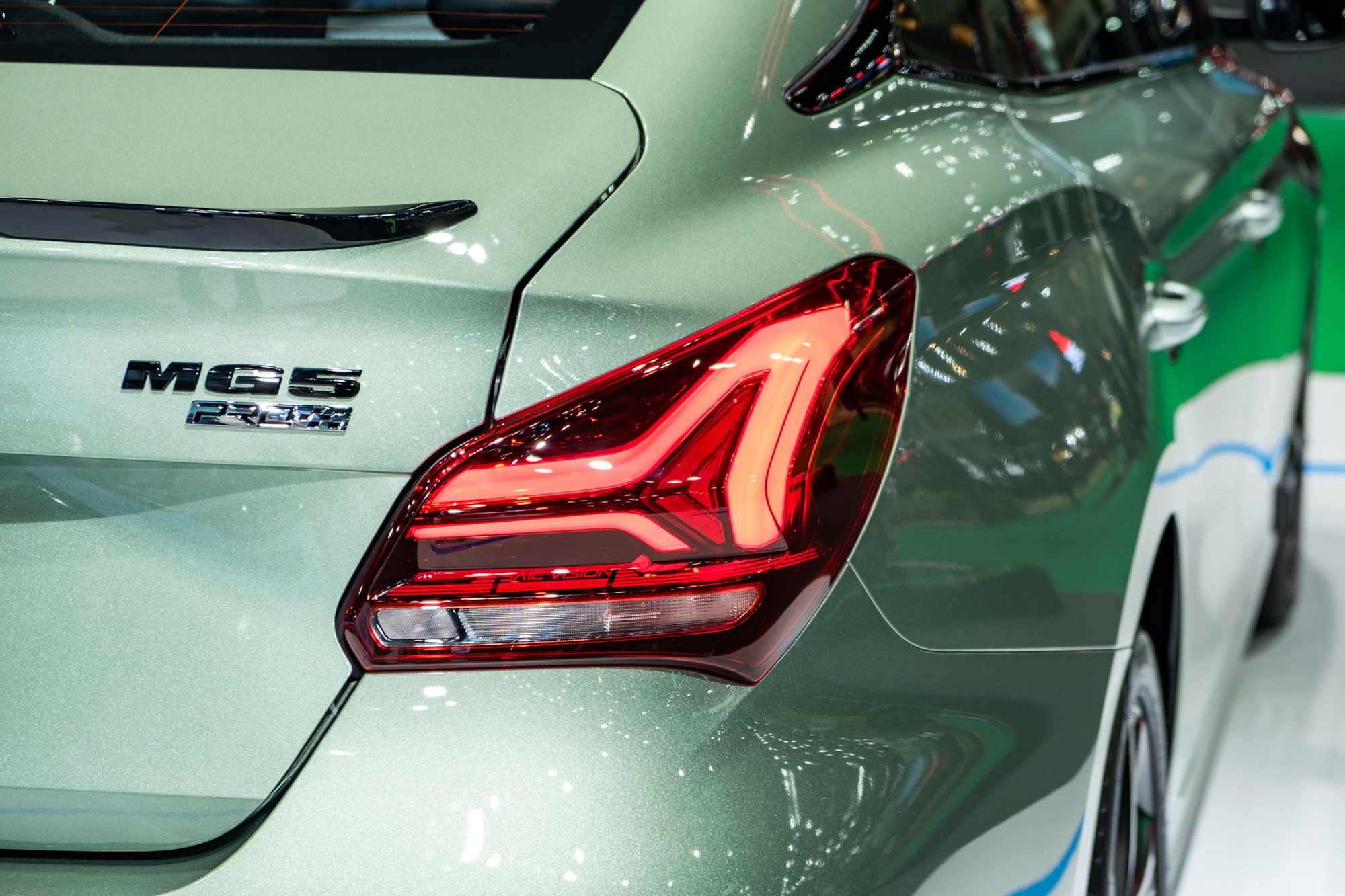 Khách Việt sẽ dễ thích bản MG5 này: Giá quy đổi từ hơn 380 triệu, hầm hố như xe thể thao, thêm công nghệ an toàn - Ảnh 4