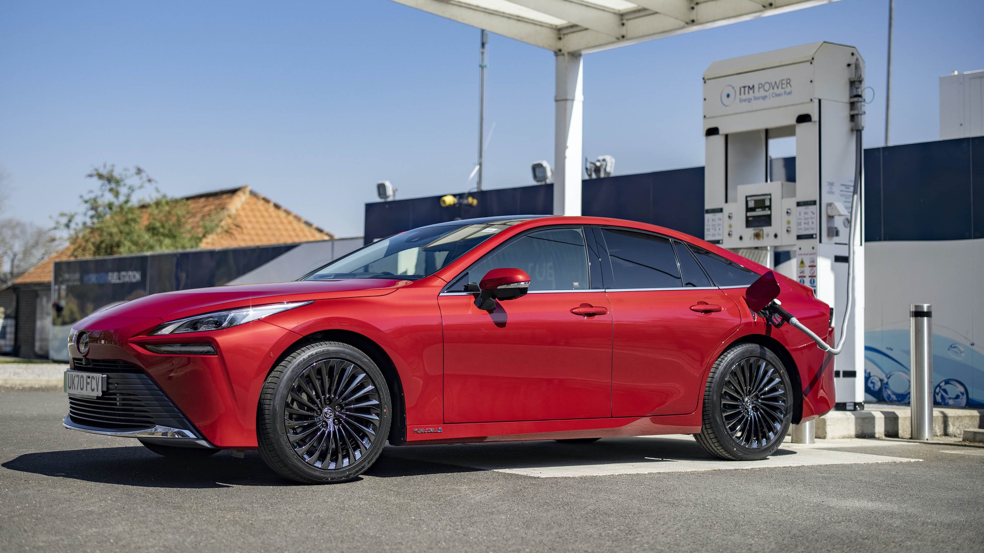 Toyota "điên cuồng" cắt giá một mẫu xe sang: Tặng khách hàng gần 1 tỷ đồng, giá chỉ ngang Corolla - Ảnh 5