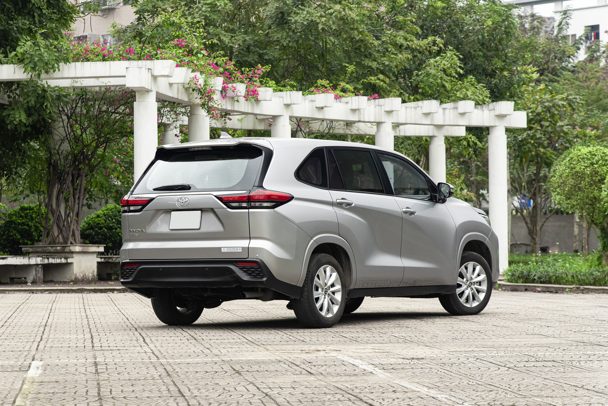 Lần đầu mua xe chọn Innova Cross, chủ xe chia sẻ: ‘Hợp đi đông, chở 8 người vượt đèo vẫn ổn’ - Ảnh 9