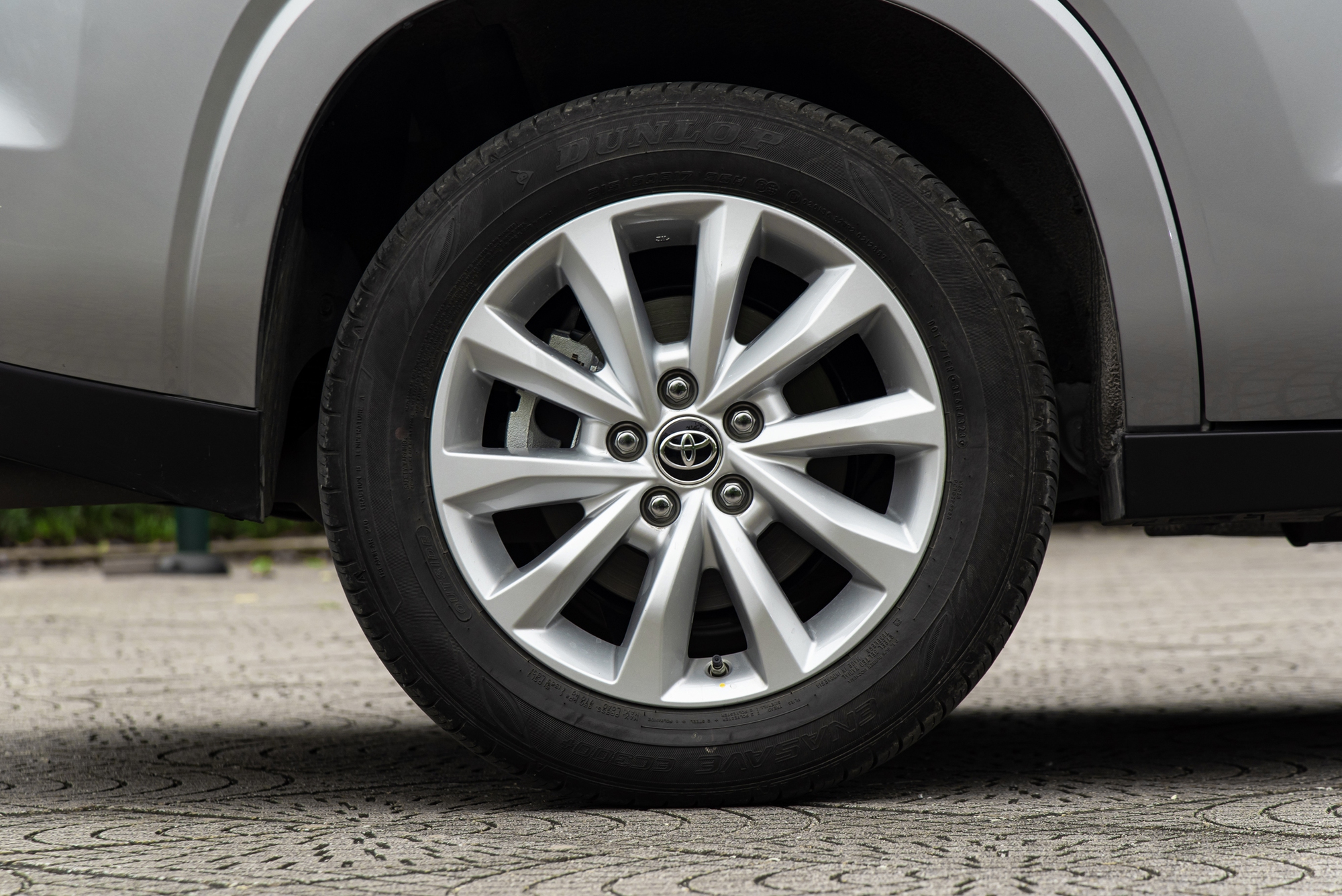 Lần đầu mua xe chọn Innova Cross, chủ xe chia sẻ: ‘Hợp đi đông, chở 8 người vượt đèo vẫn ổn’ - Ảnh 10